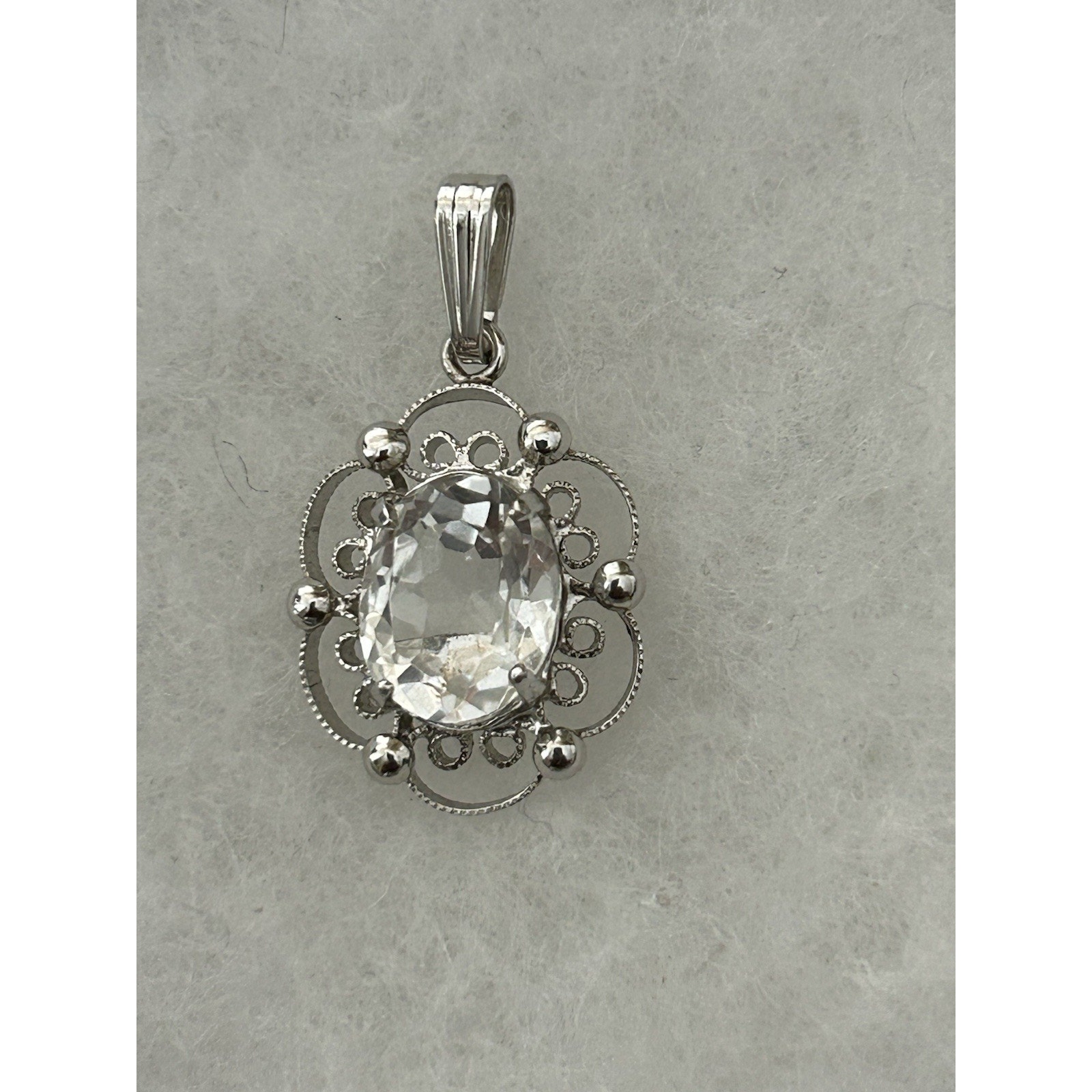 Beautiful Vintage Sorrento Sterling Silver Crystal Pendant. Measures 1”